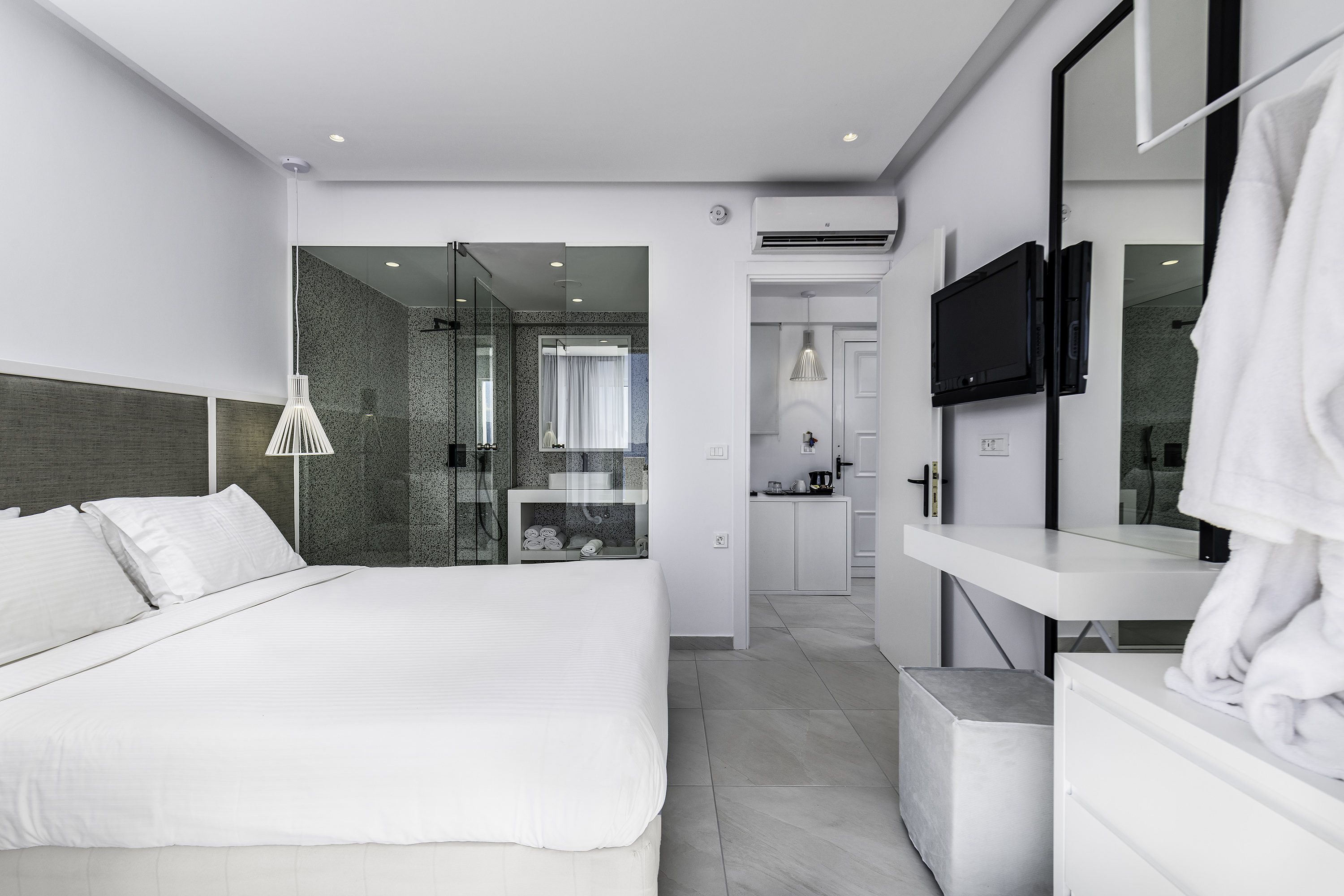 2Bedroom Deluxe Family Suite Main Bedroom