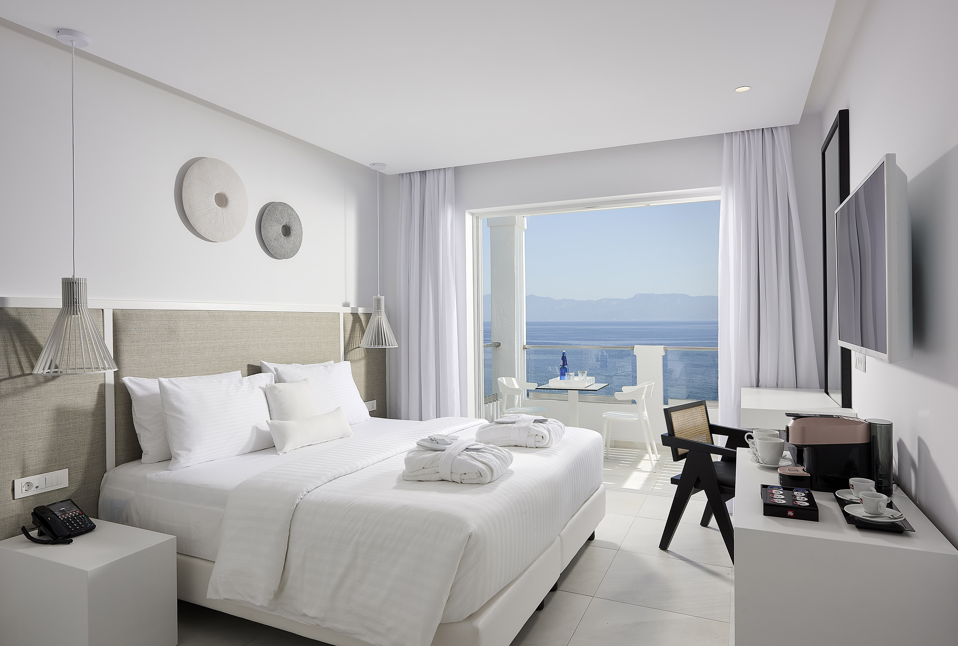 PREMIUM JUNIOR SUITE SEA VIEW