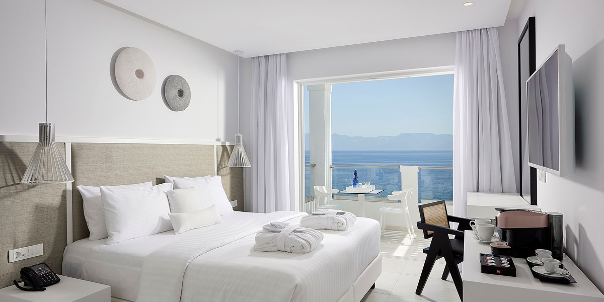 PREMIUM JUNIOR SUITE SEA VIEW